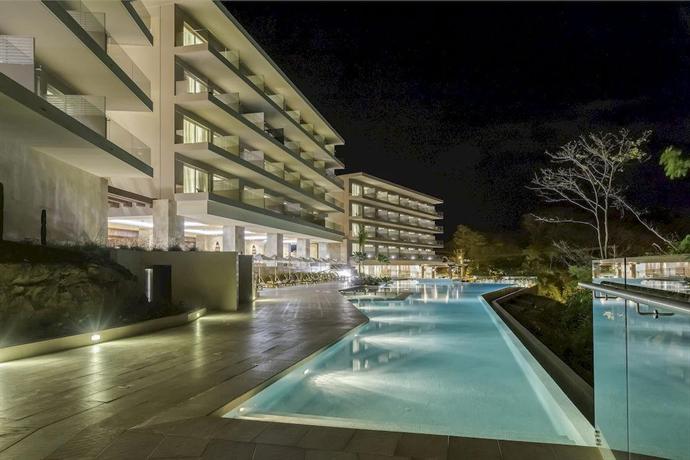 Wyndham Tamarindo hotel in the hills above Tamarindo